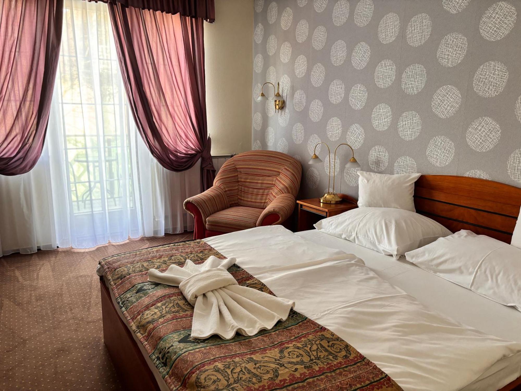 Hotel Erzsebet Heviz Exterior foto