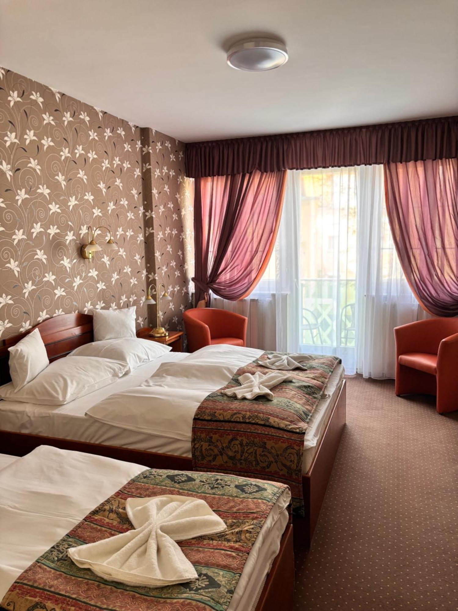 Hotel Erzsebet Heviz Exterior foto